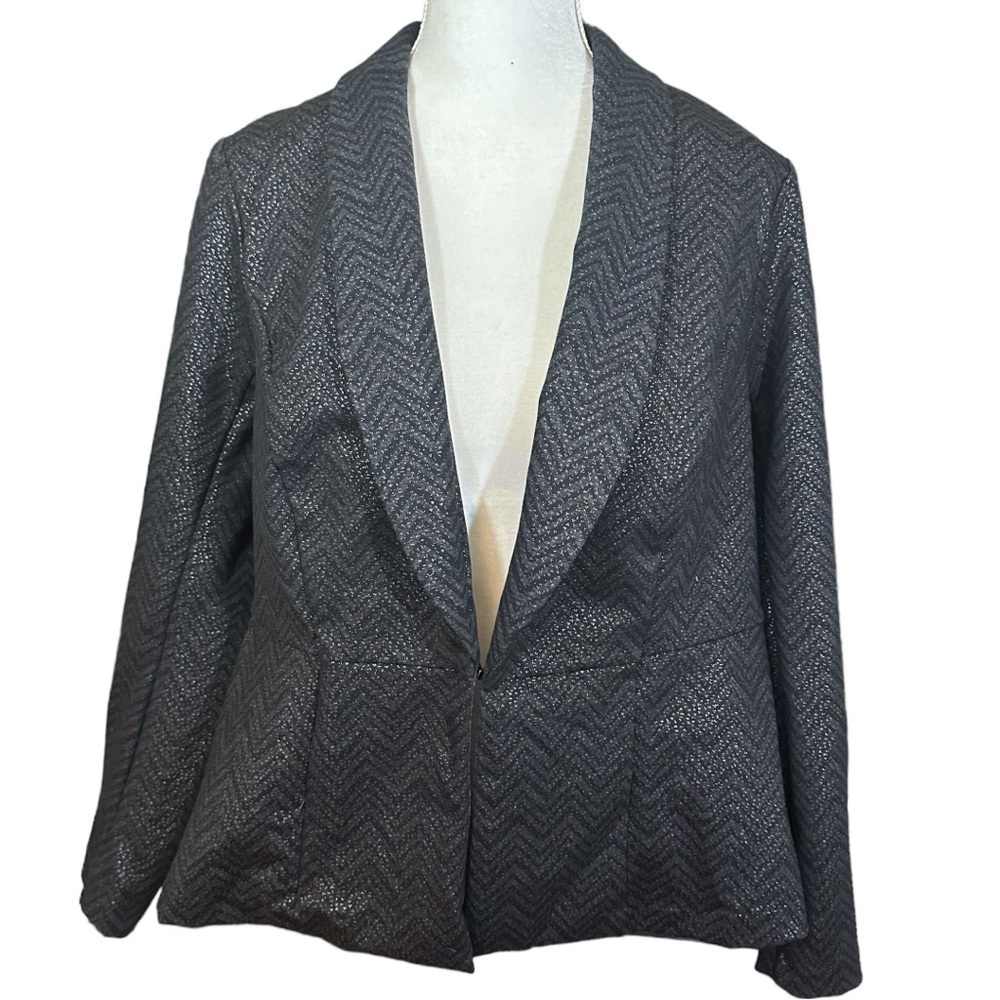 Torrid- Black/Brown Chevron Print w/ Silver detail Fitted Jacket- Size 1 / 1X